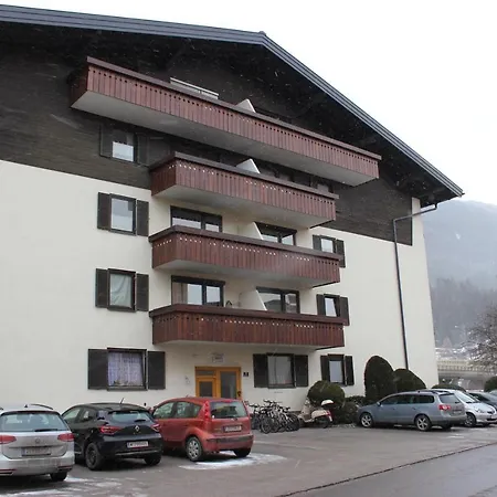 Dachgeschoss-apartment In Skilift-naehe Zell am See